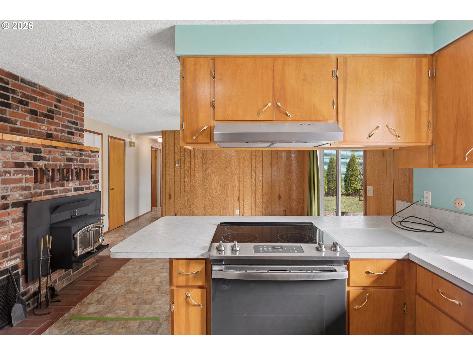 Kitchen-Breakfast Bar