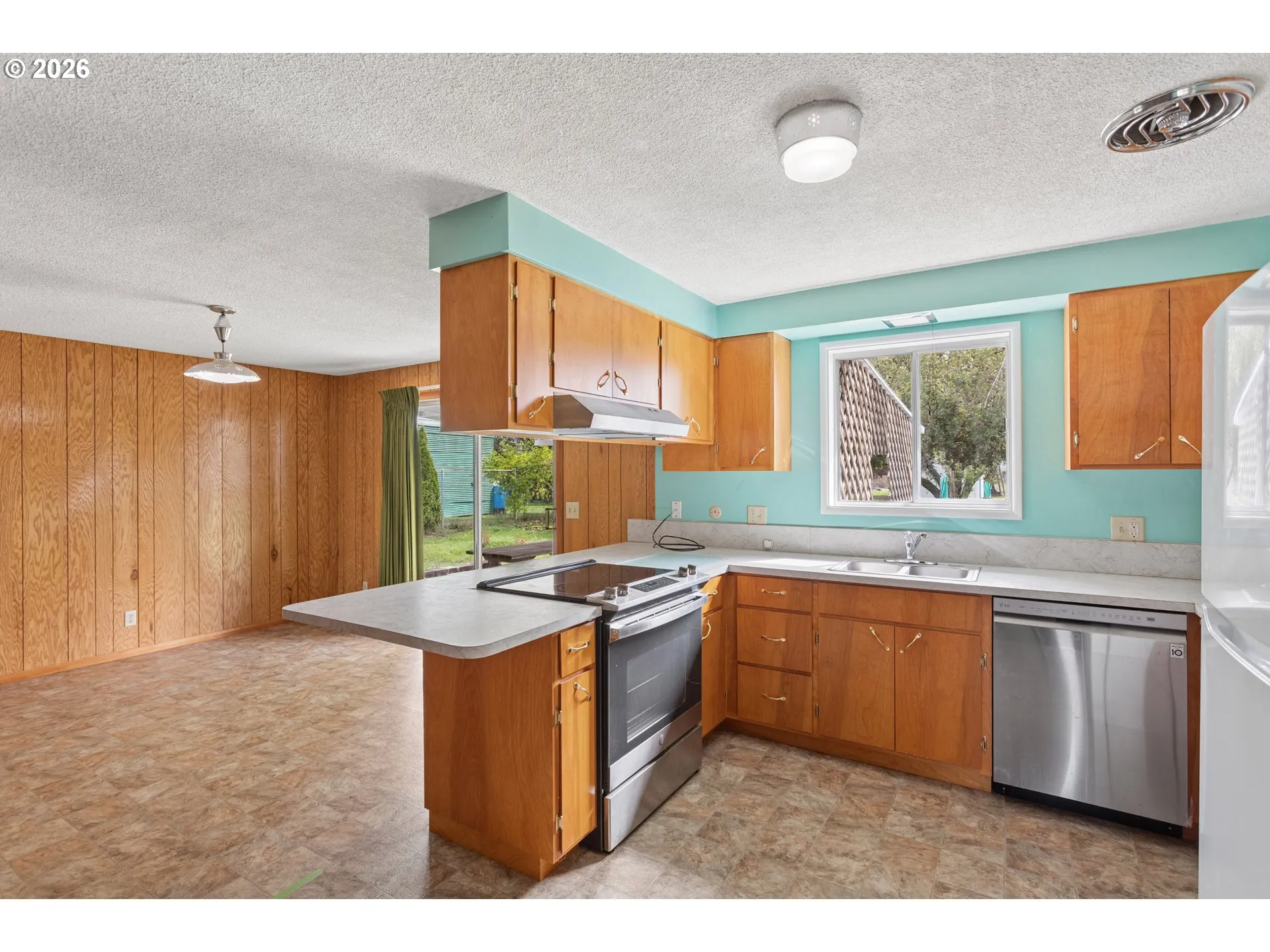 Kitchen/Dining Room