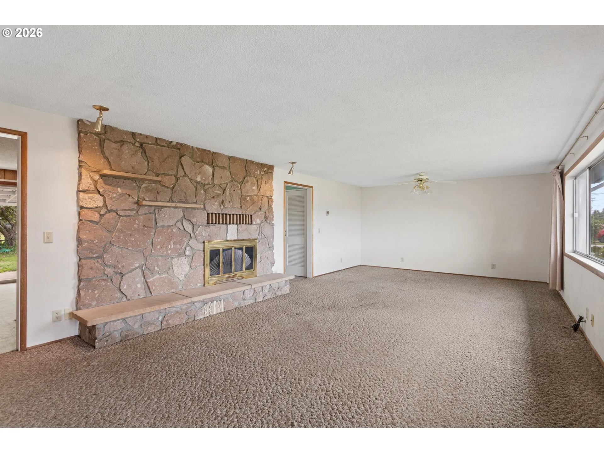 Living Room-Fireplace