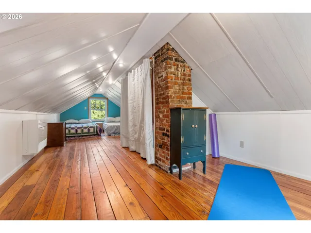 Bedroom-Upper