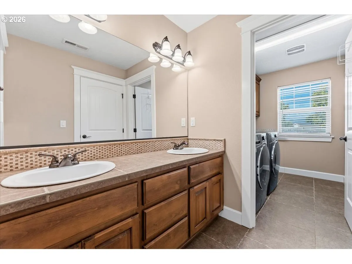 Bathroom-Upper