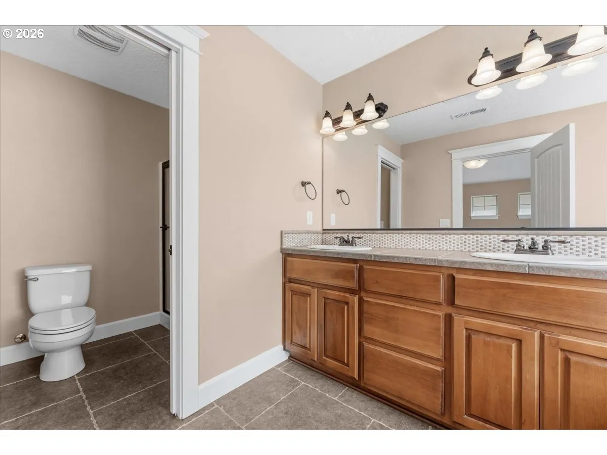 Bathroom, Attached