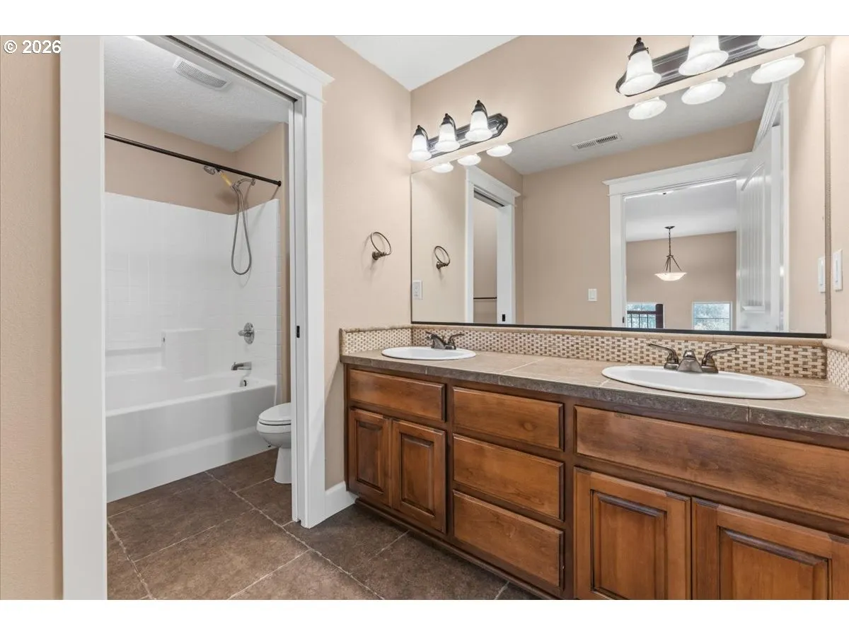 Bathroom-Upper