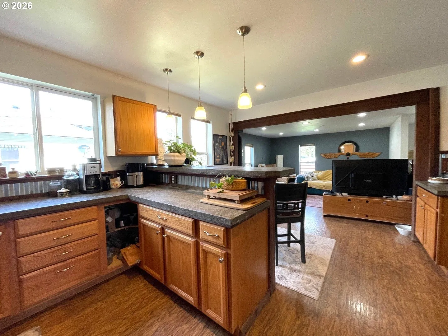 Kitchen-Breakfast Bar
