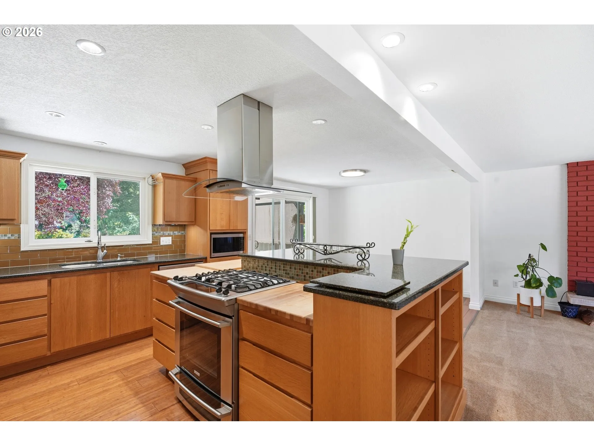 Kitchen-Cooking Island