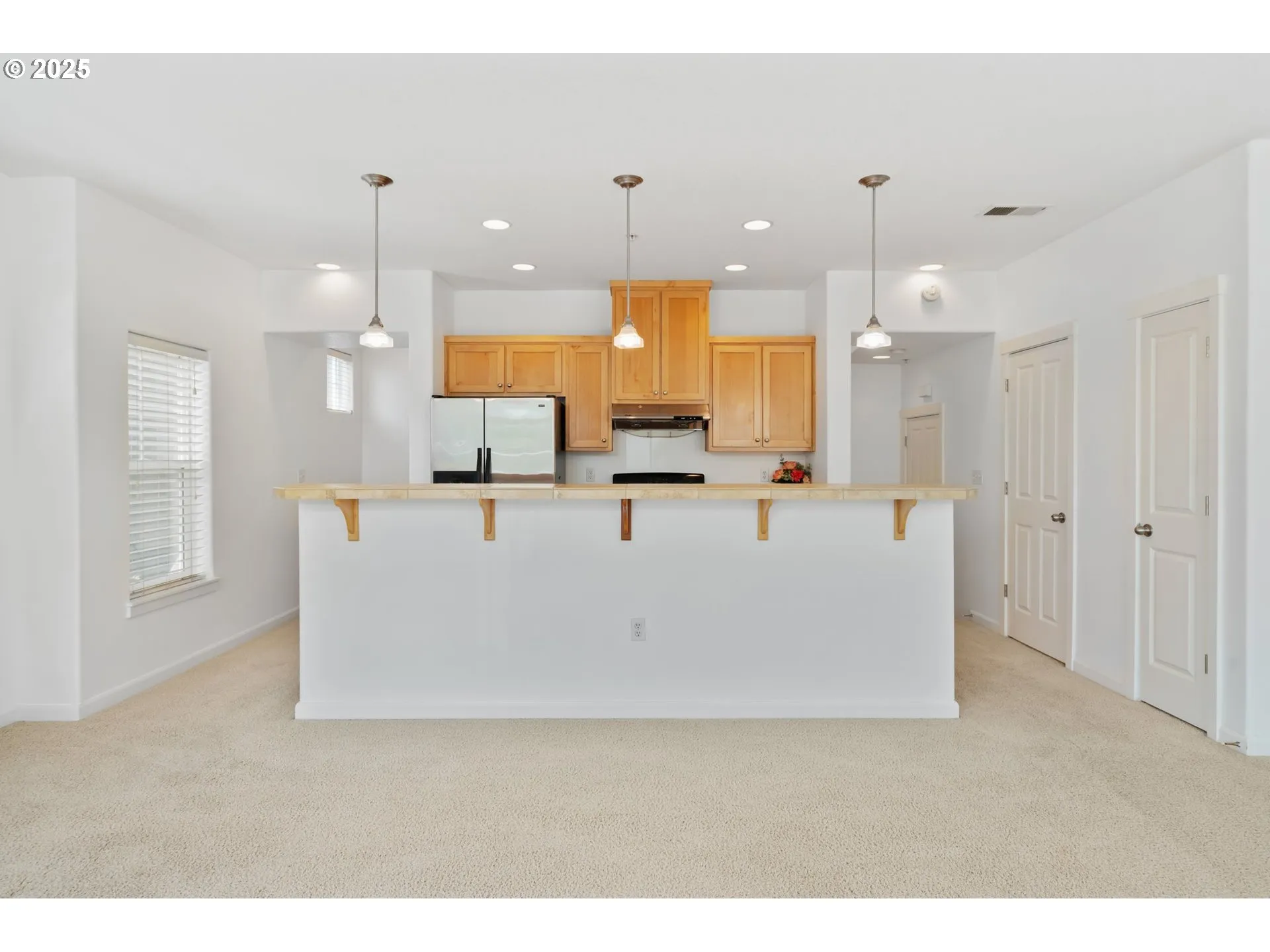 Kitchen-Breakfast Bar