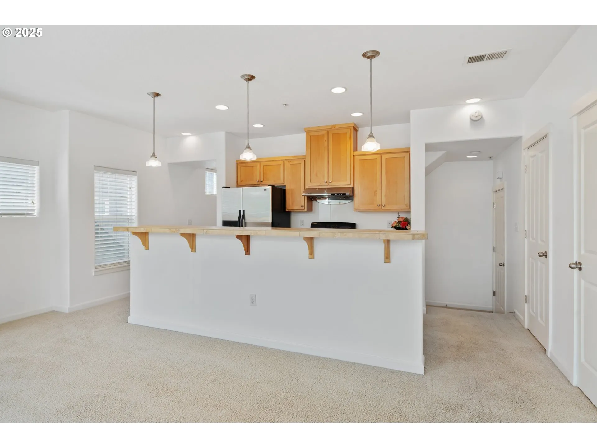 Kitchen-Breakfast Bar