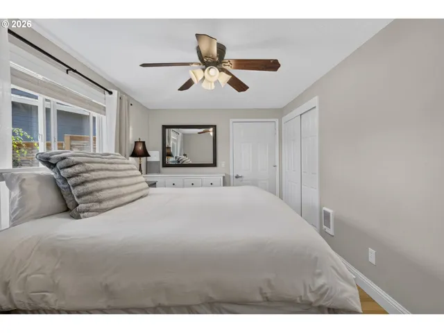 Bedroom, Primary