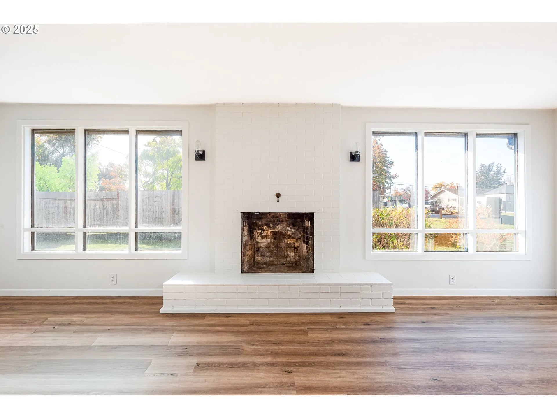 Living Room-Fireplace