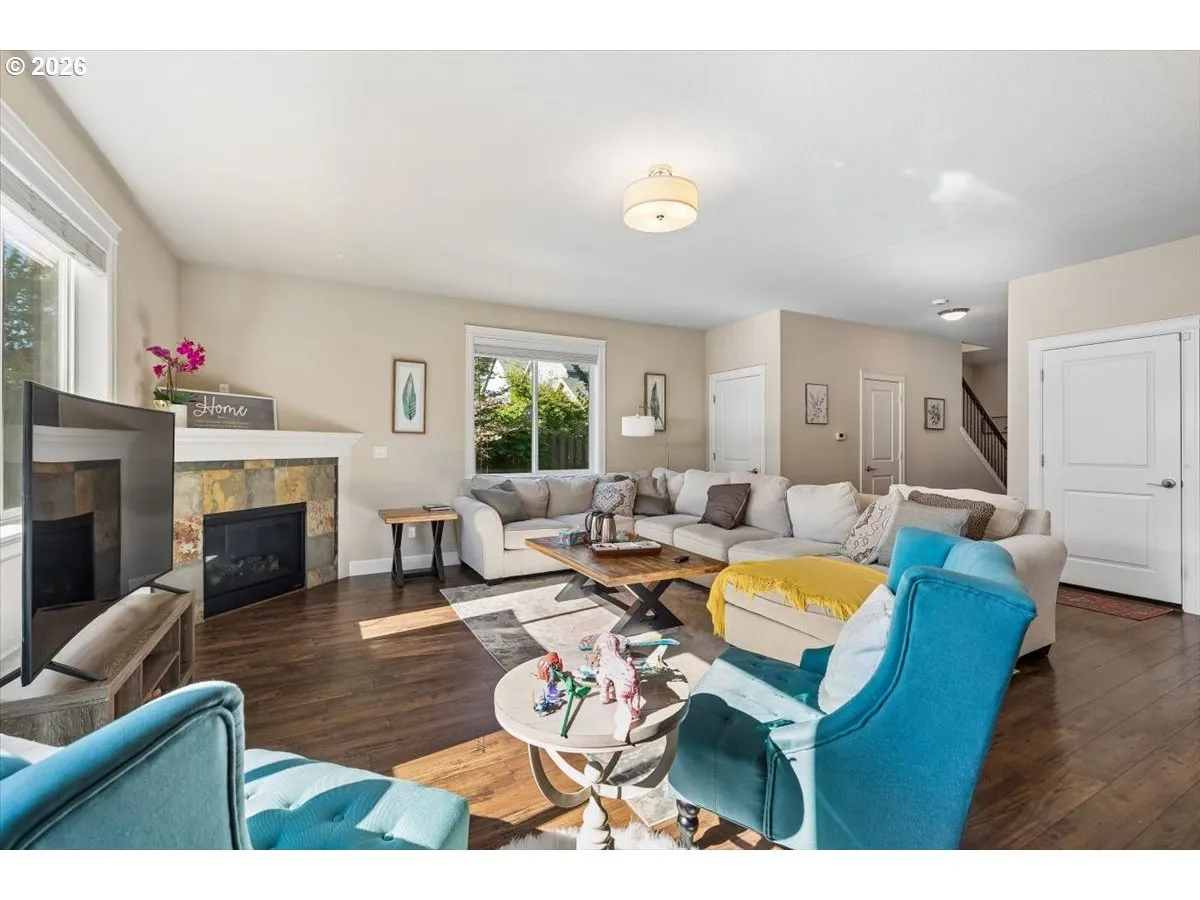 Living Room-Fireplace