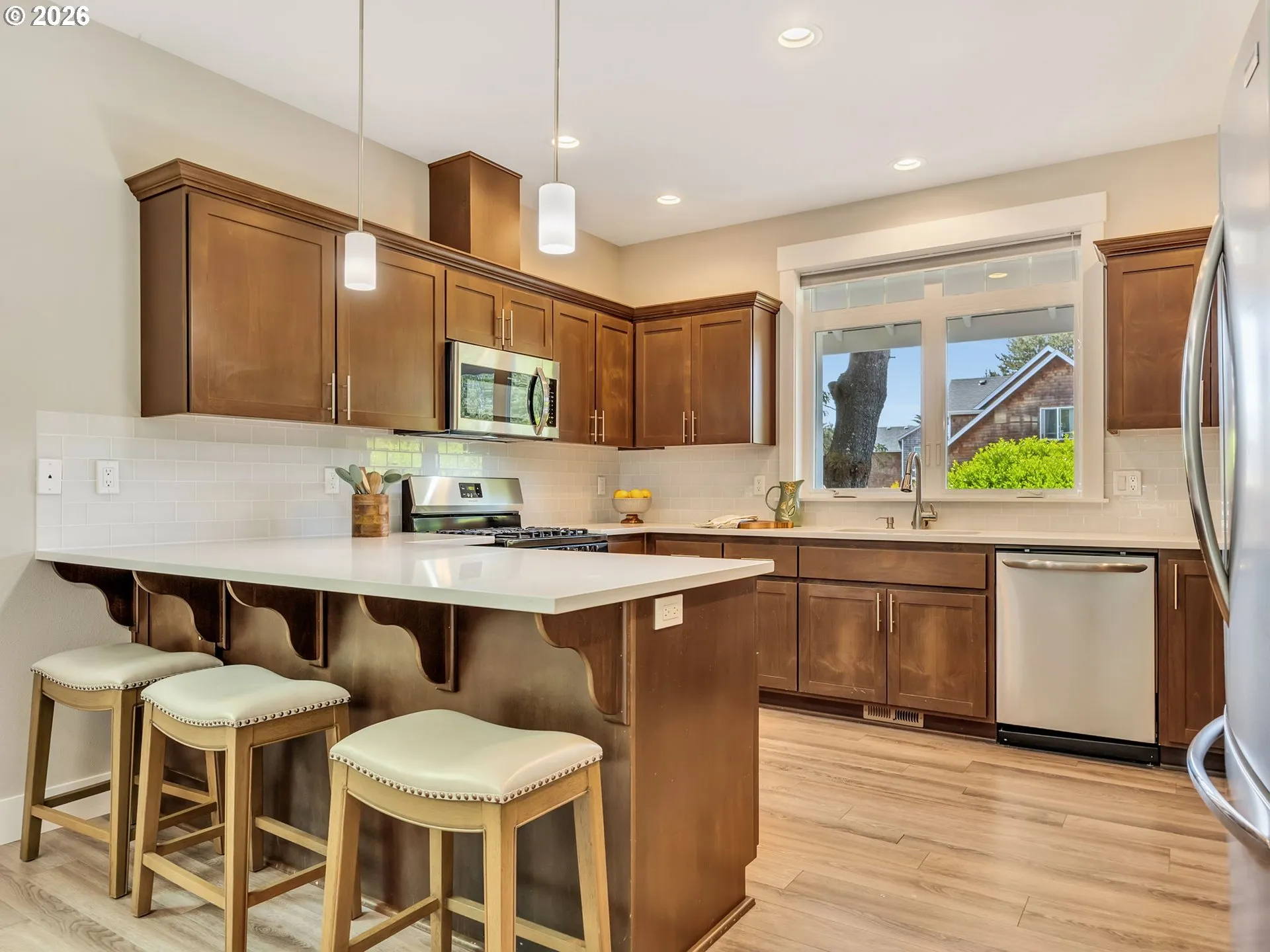 Kitchen-Breakfast Bar