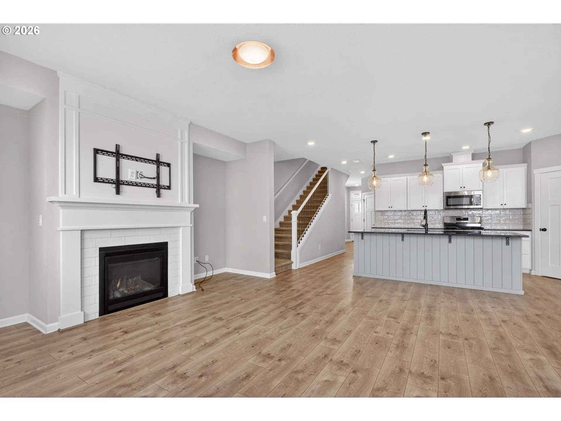 Living Room-Fireplace