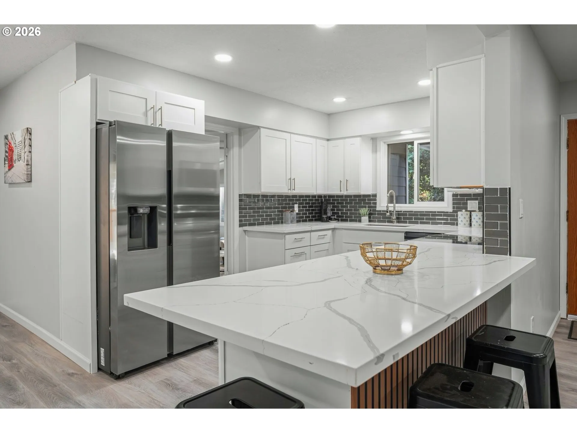 Kitchen-Breakfast Bar