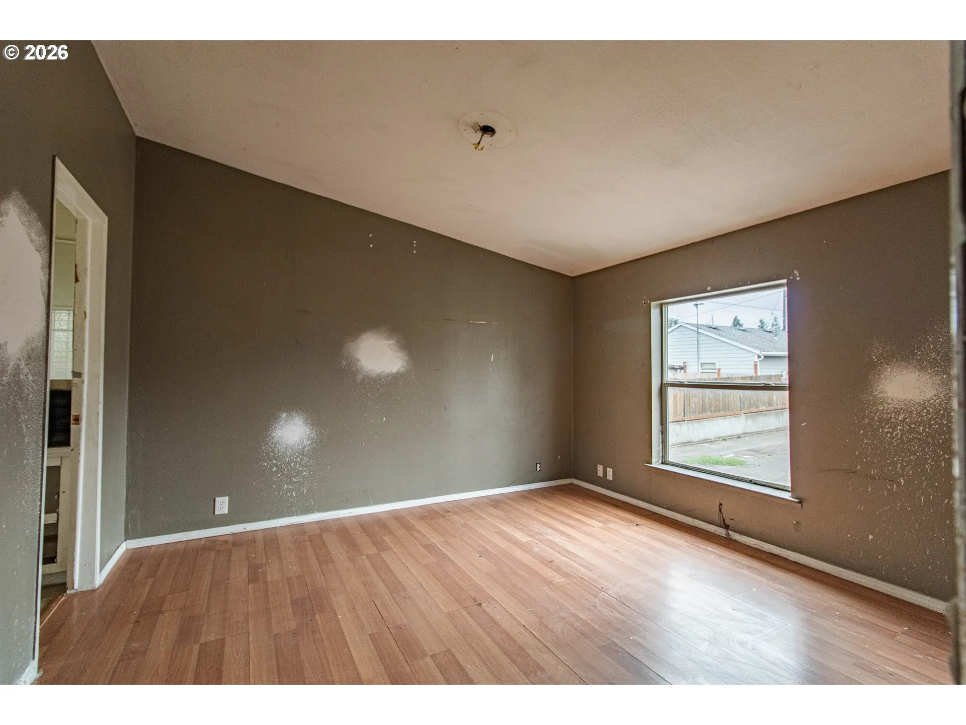 Bedroom, Primary-Vaulted Ceilings