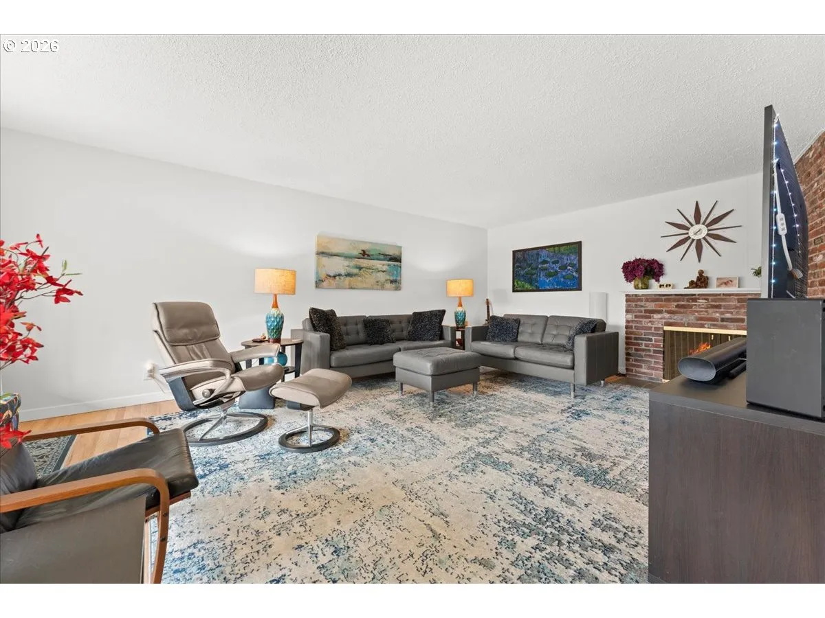 Living Room-Fireplace