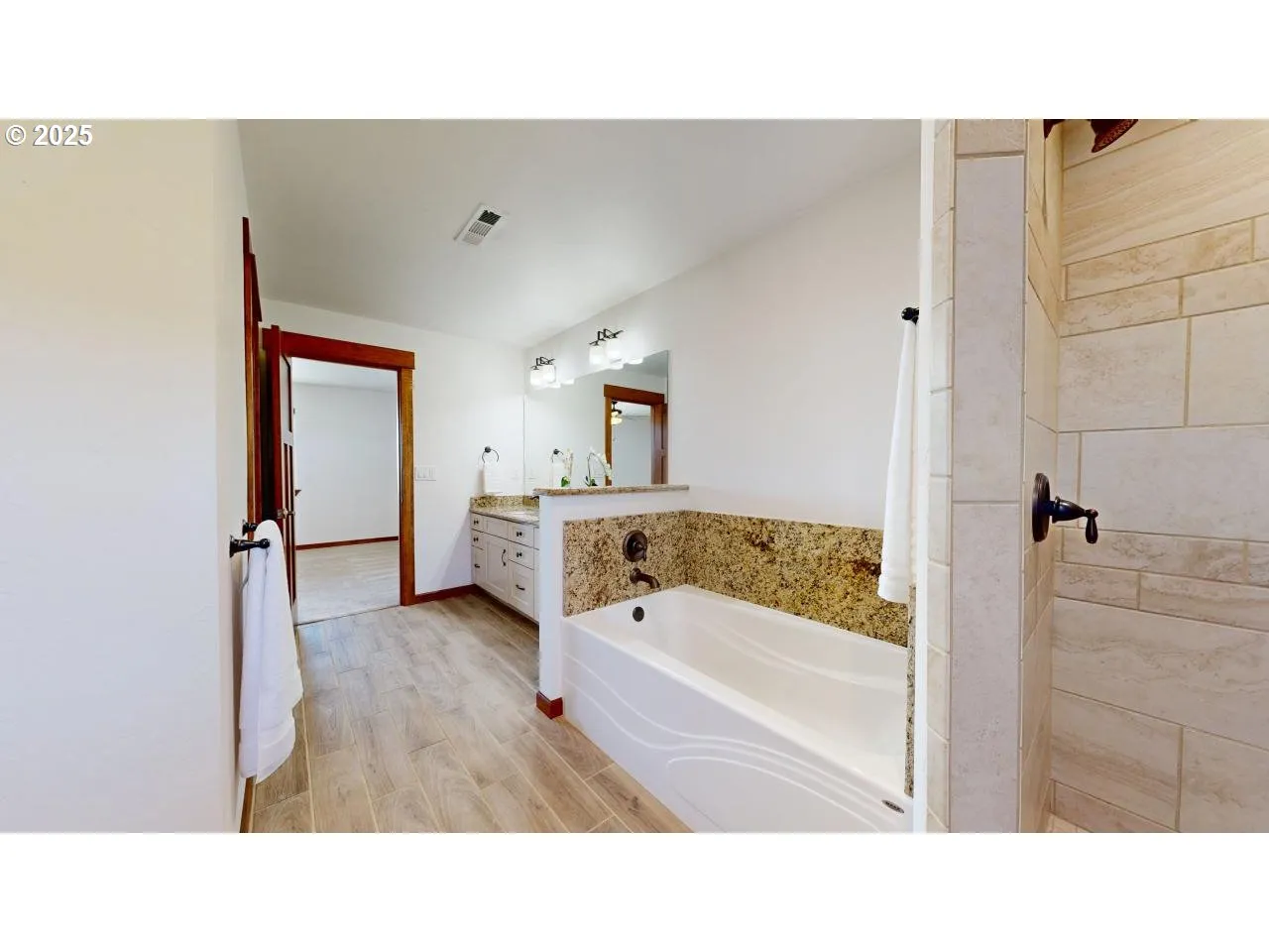 Bathroom, Attached-Garden Tub