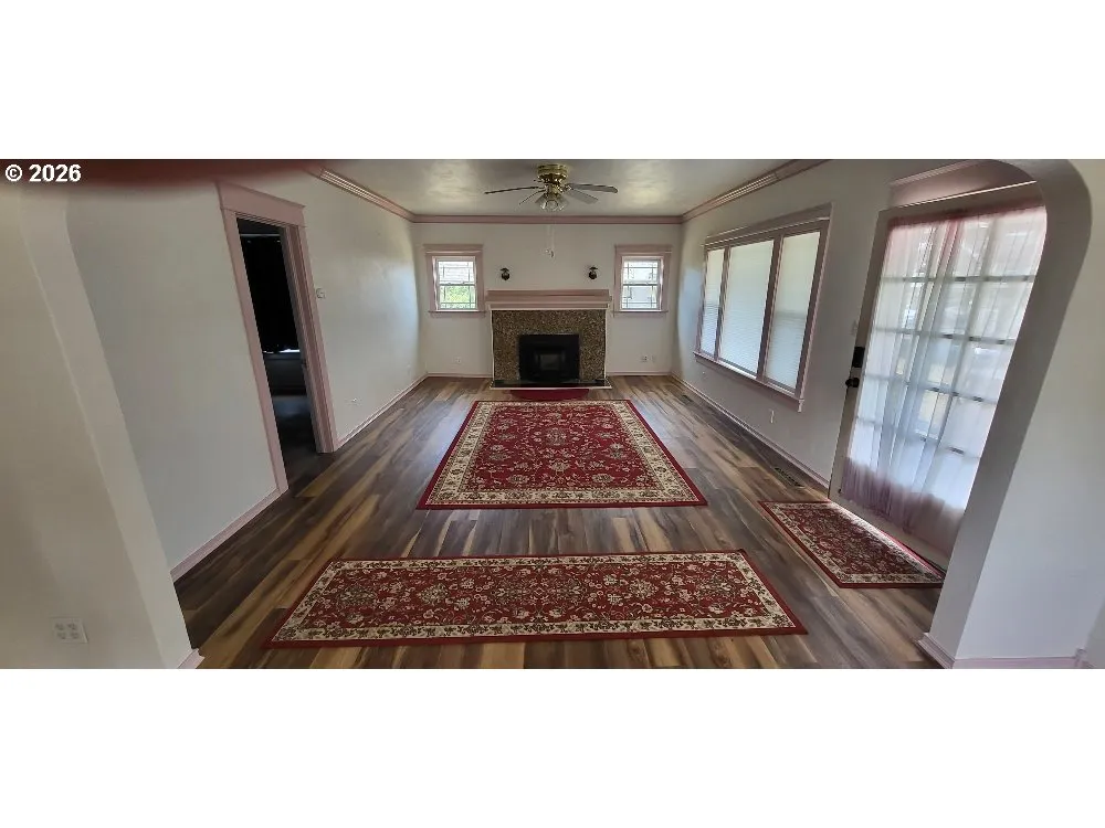 Living Room-Fireplace