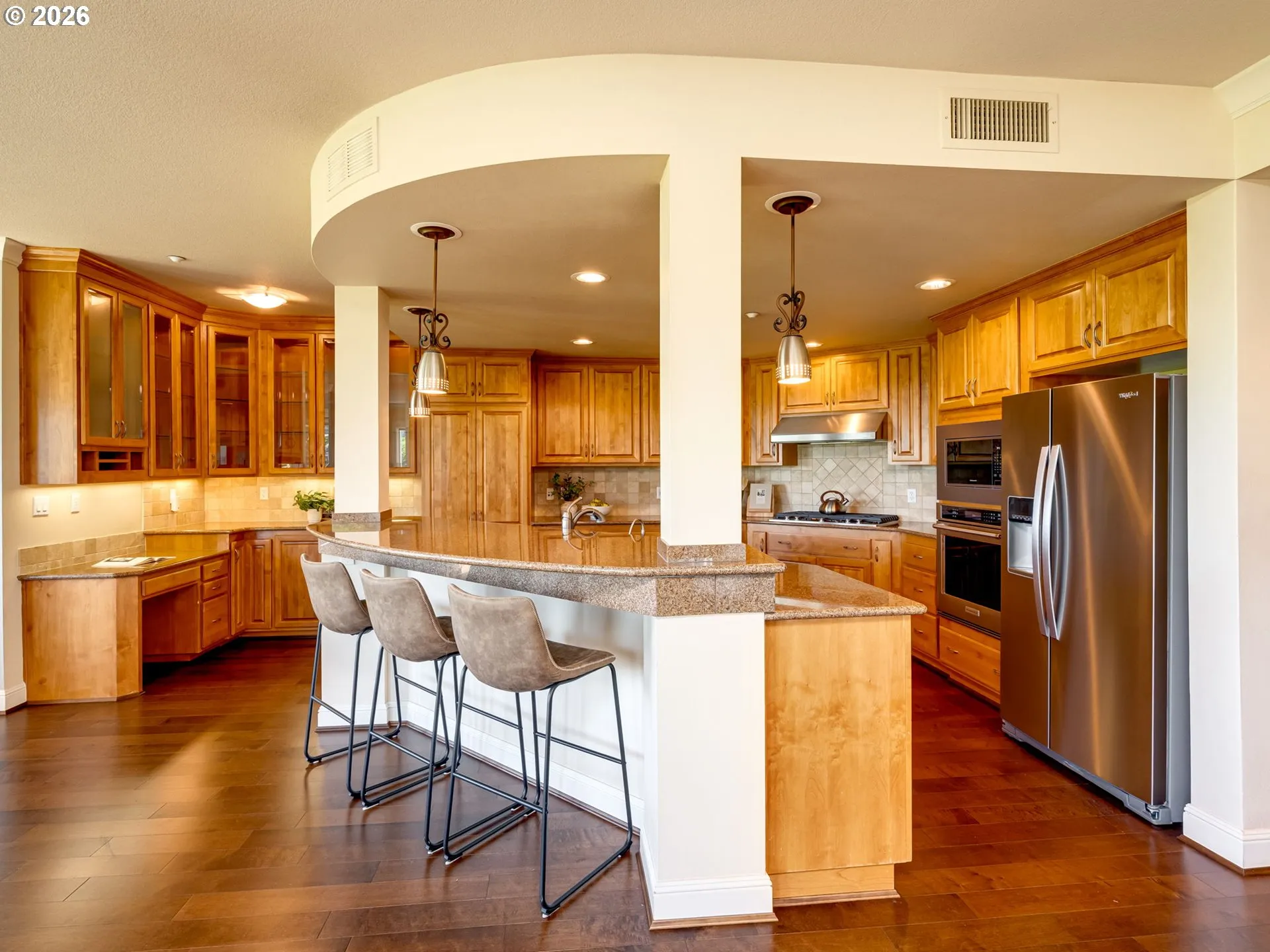 Kitchen-Breakfast Bar