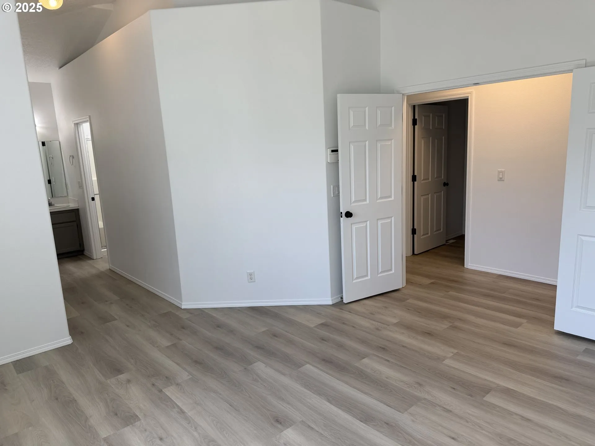 Bedroom, Primary