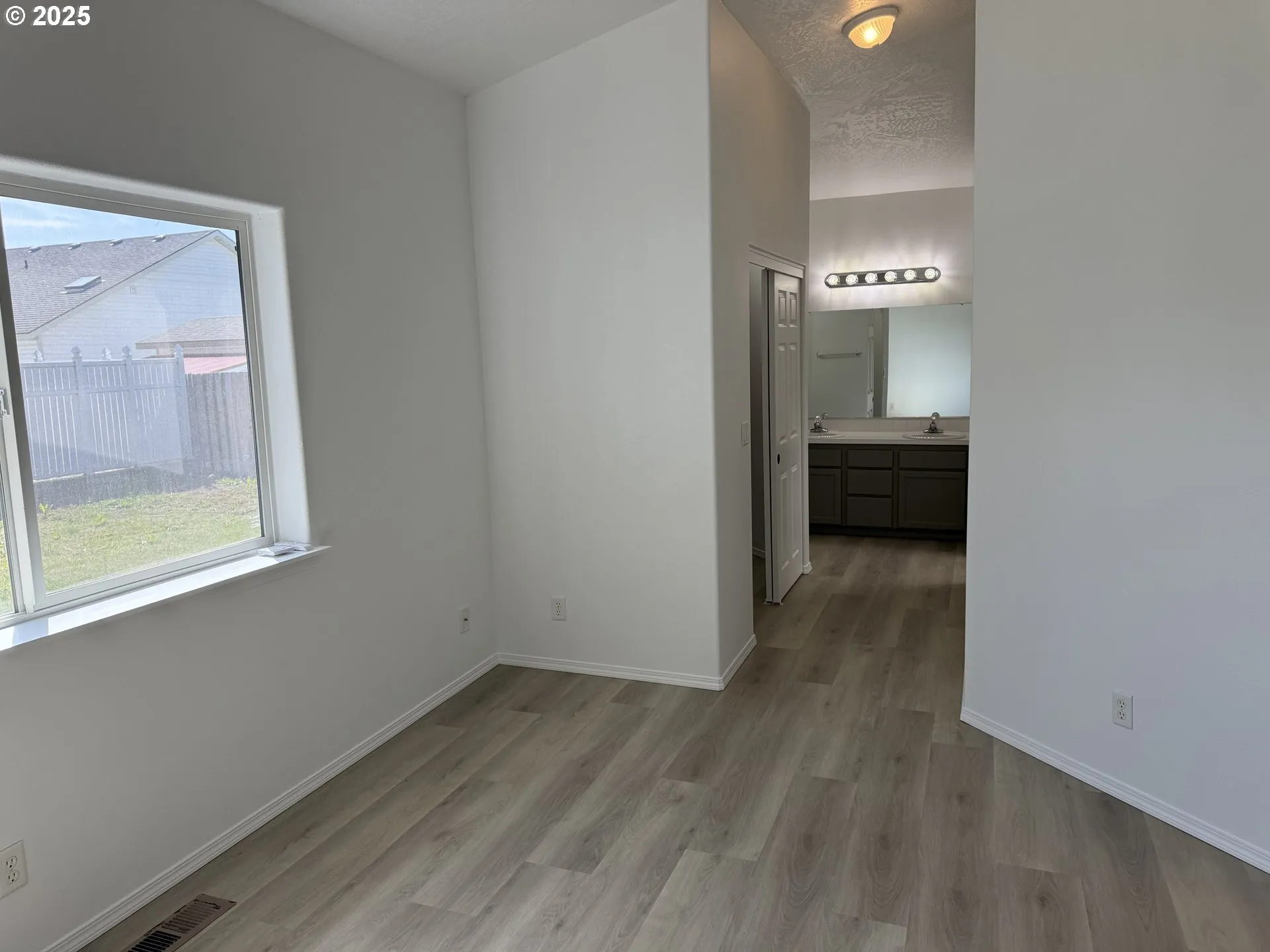Bedroom, Primary