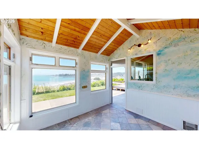 Bonus Room-Vaulted Ceilings