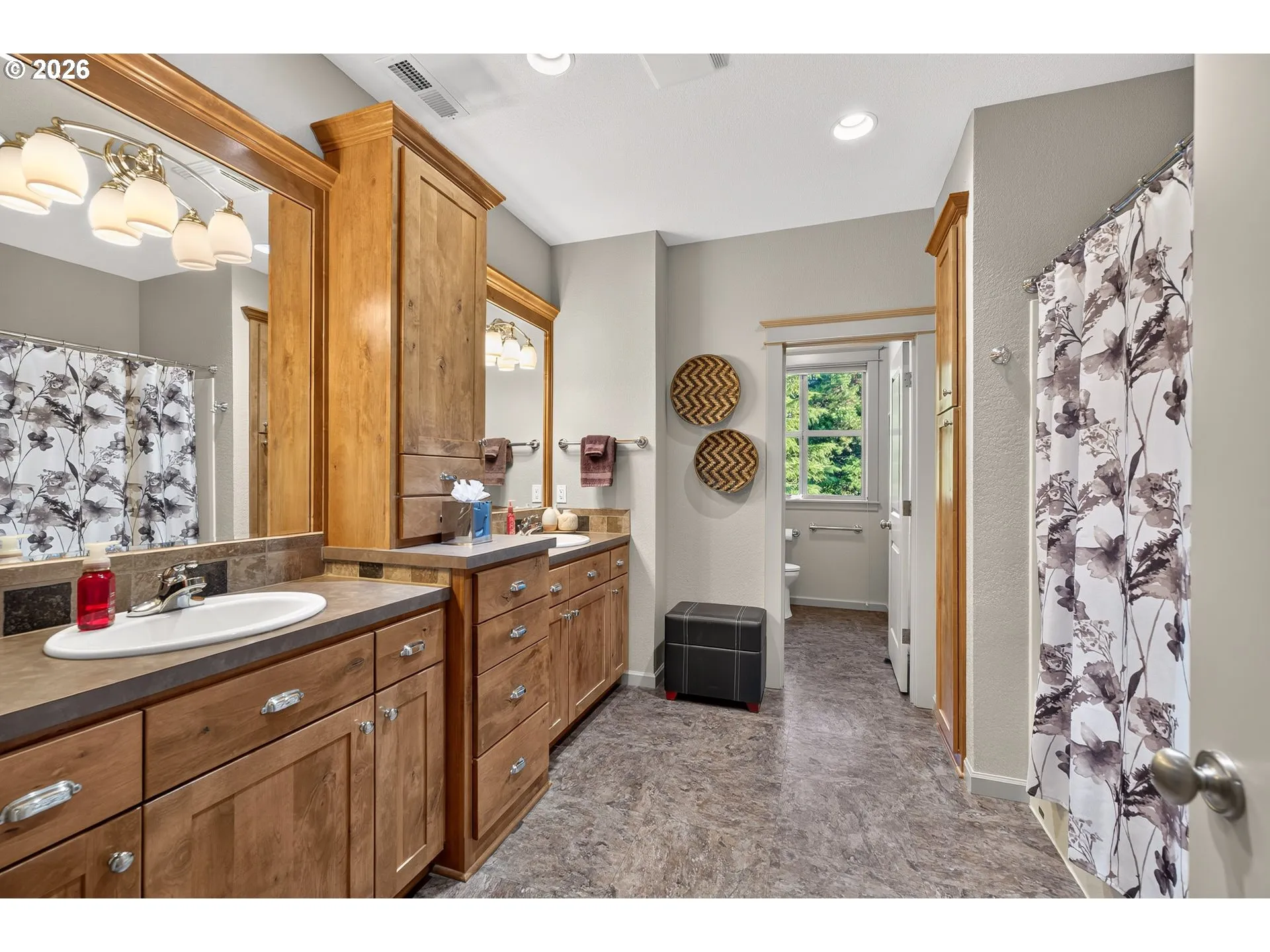 Bathroom-Upper
