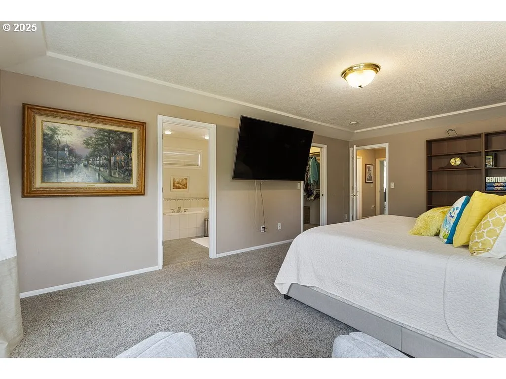 Owner's Suite Bedroom-Upper