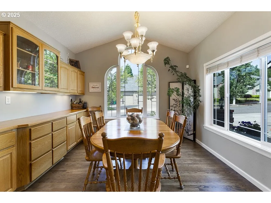Dining Room-Vaulted Ceilings
