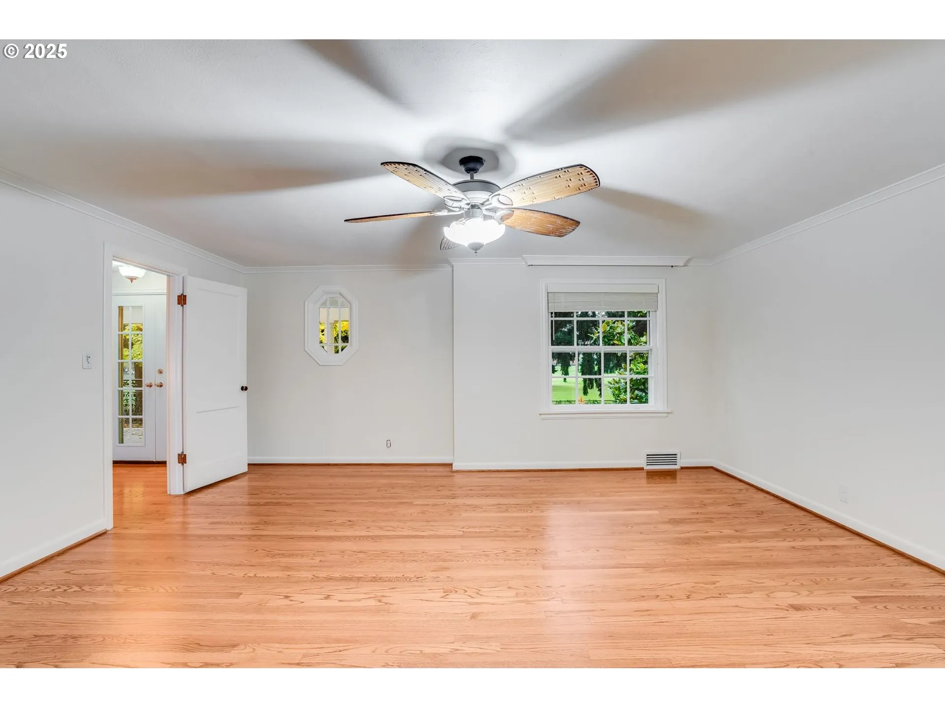 Bedroom, Primary