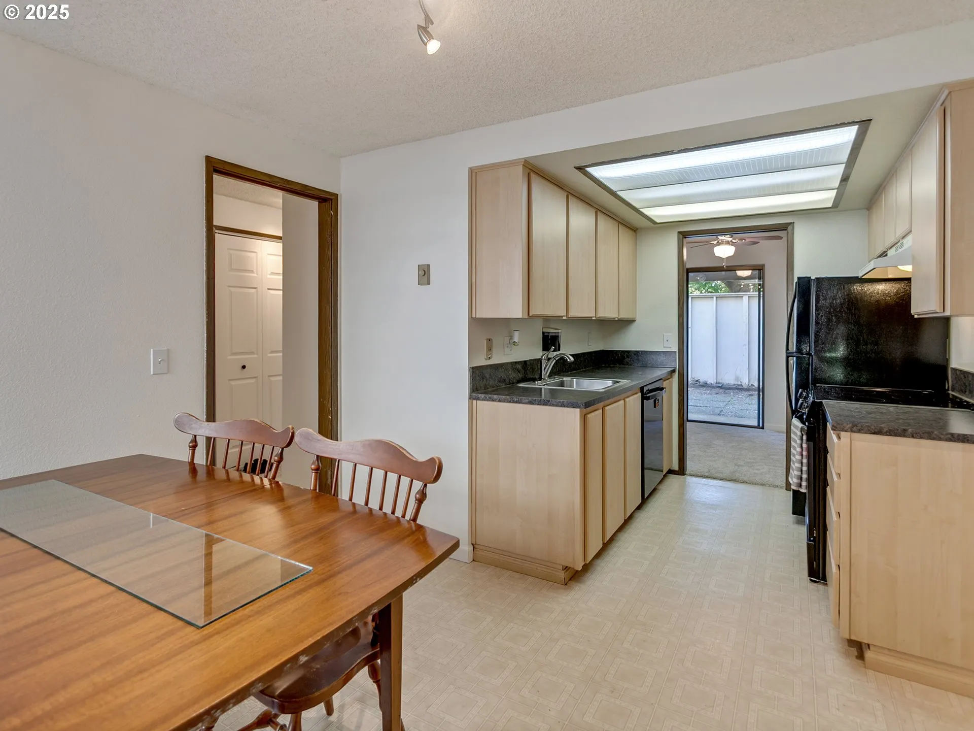 Kitchen-Eating Area