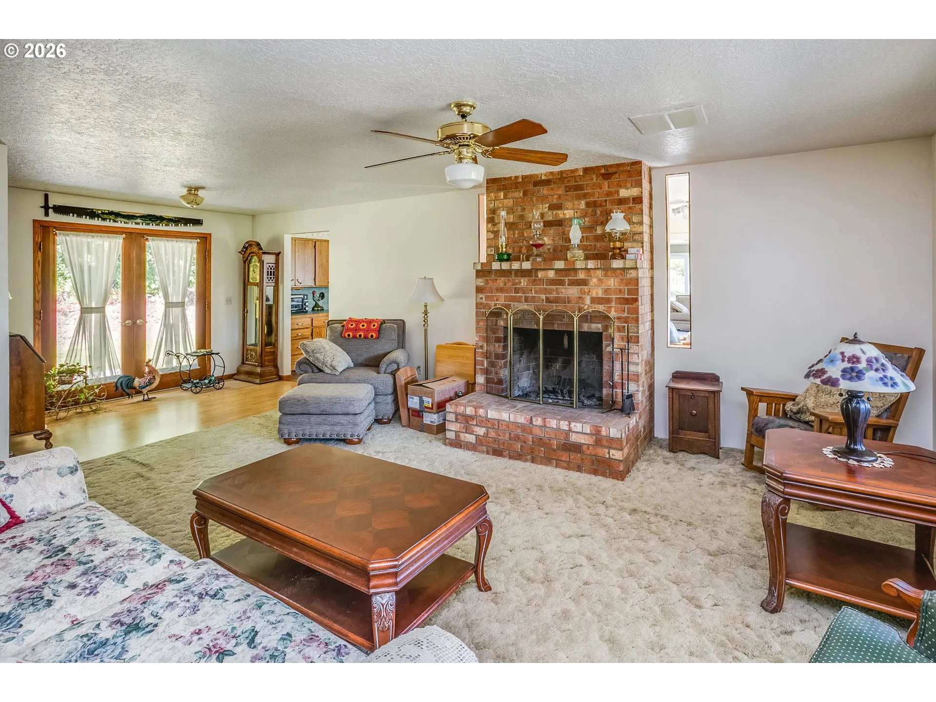 Living Room-Fireplace
