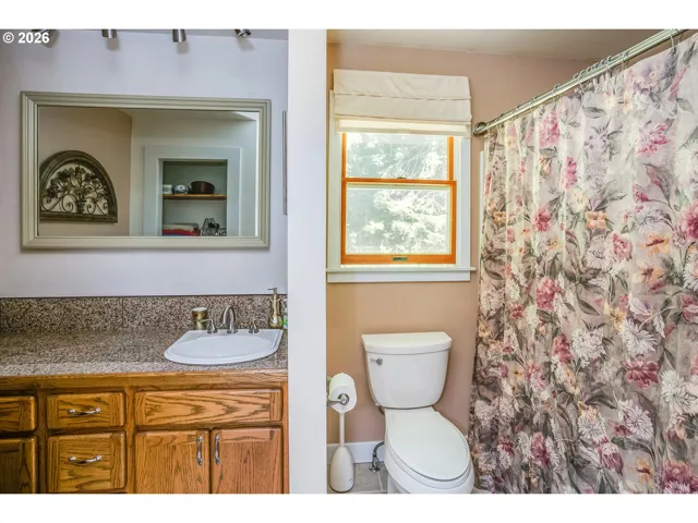 Bathroom-Upper