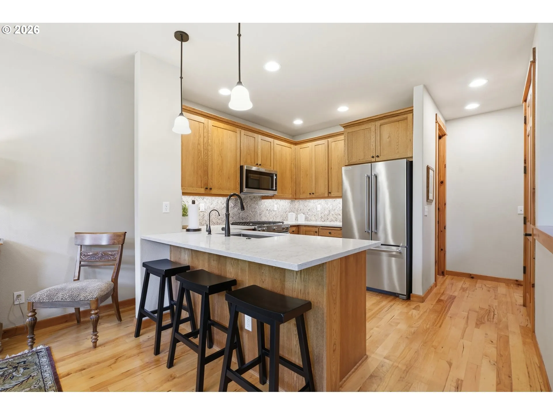 Kitchen-Breakfast Bar