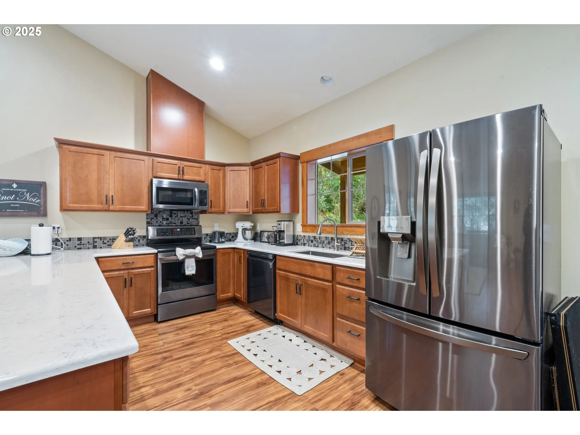 Kitchen-Breakfast Bar