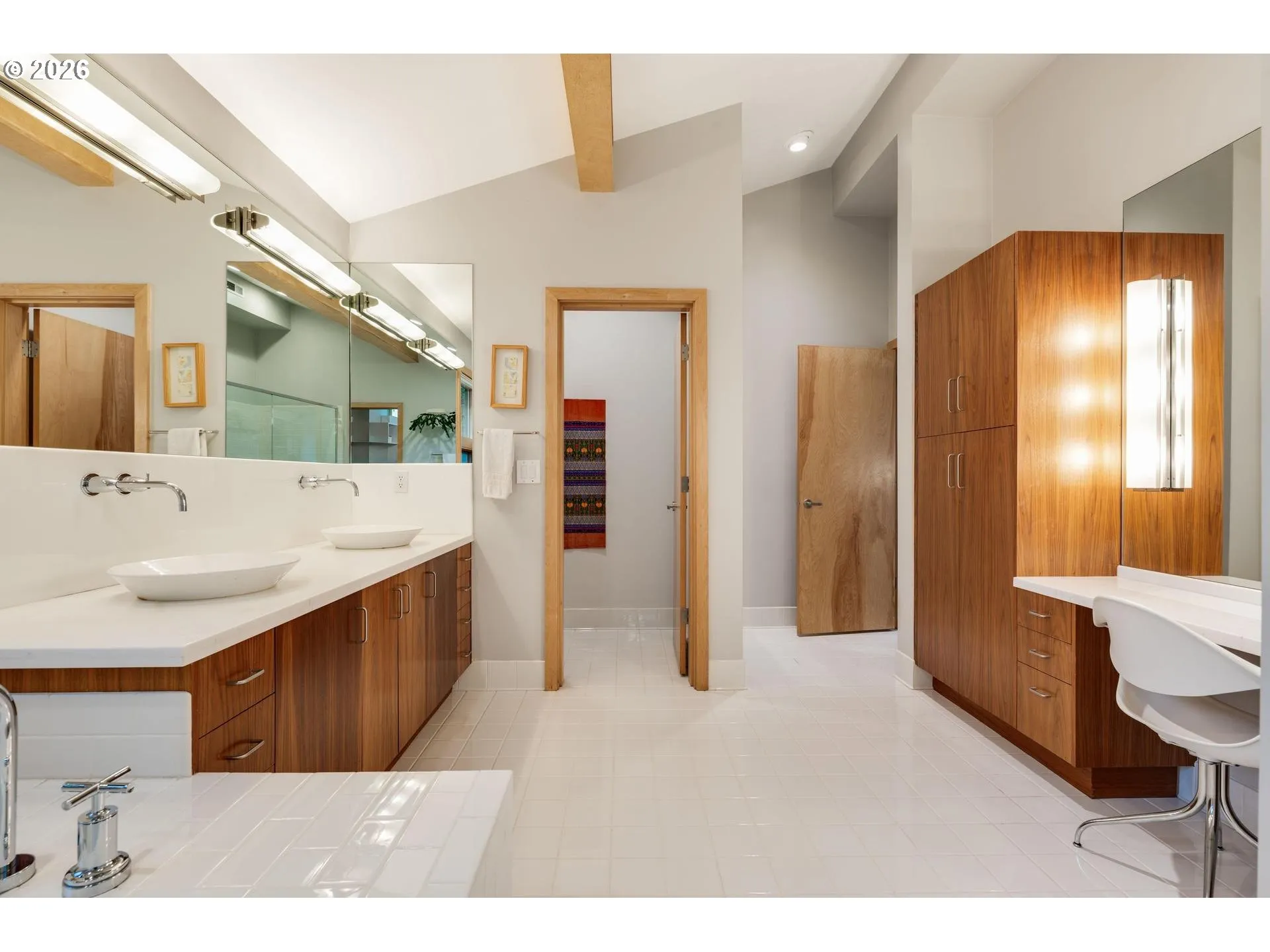 Bathroom, Attached-Double Sinks