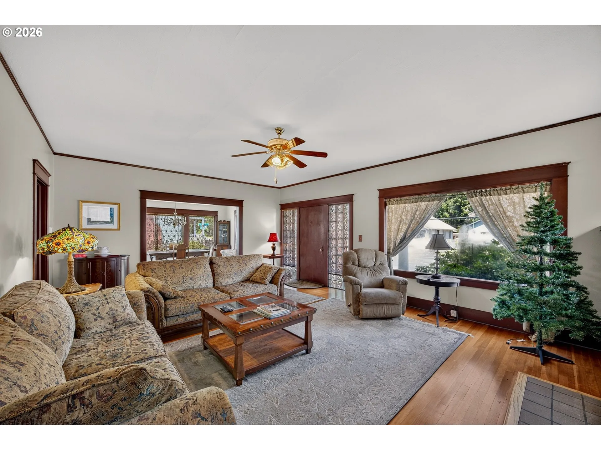 Living Room/Entrance