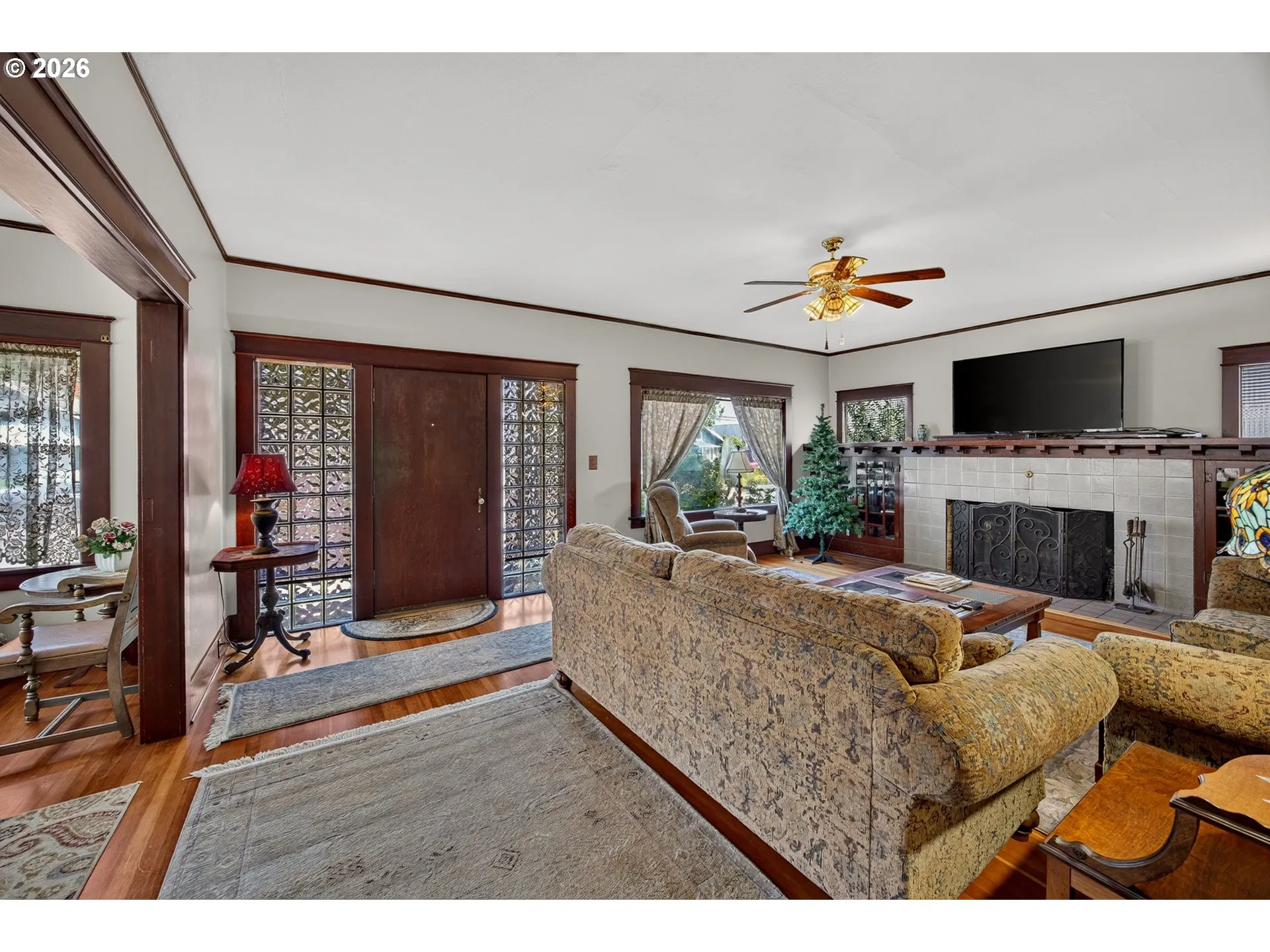 Living Room/Entrance
