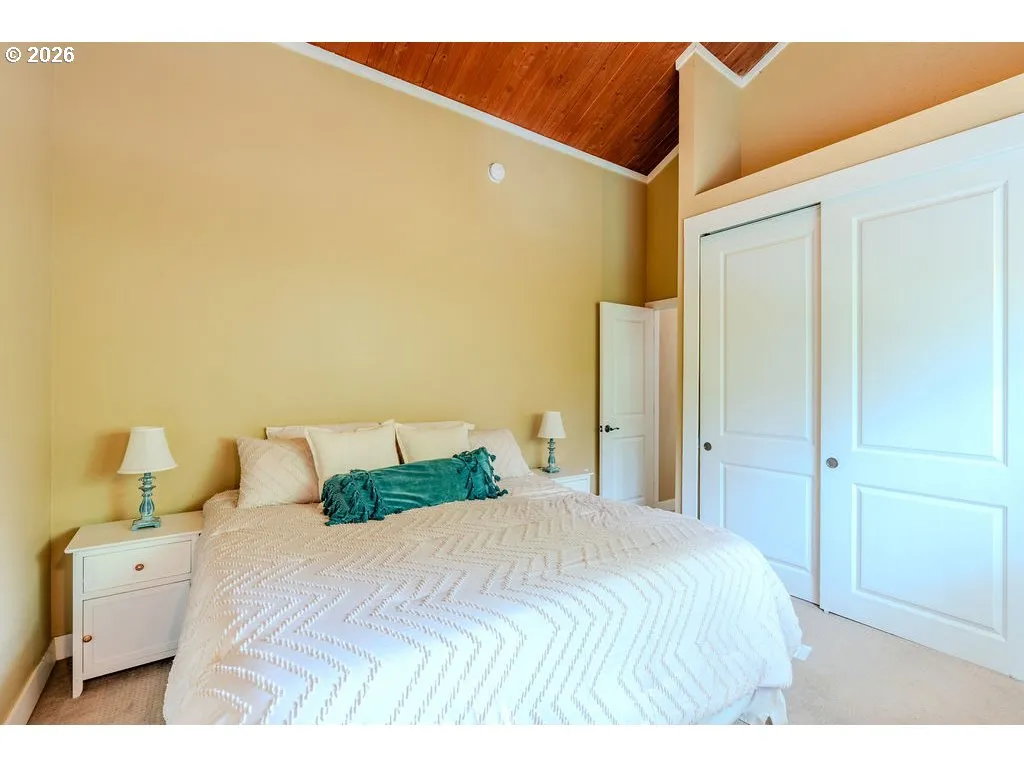 Bedroom, Primary