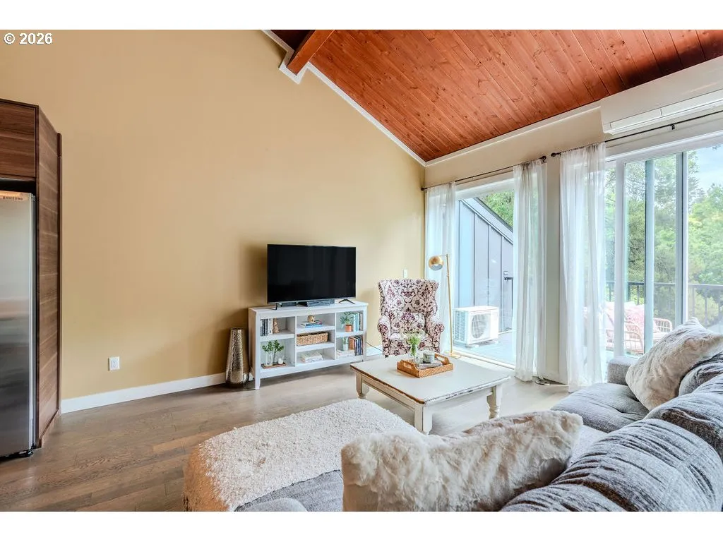 Living Room-Vaulted Ceilings