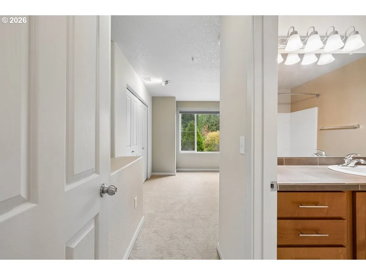 Primary Bedroom-Upper