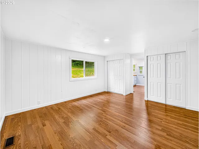 Bedroom, Primary