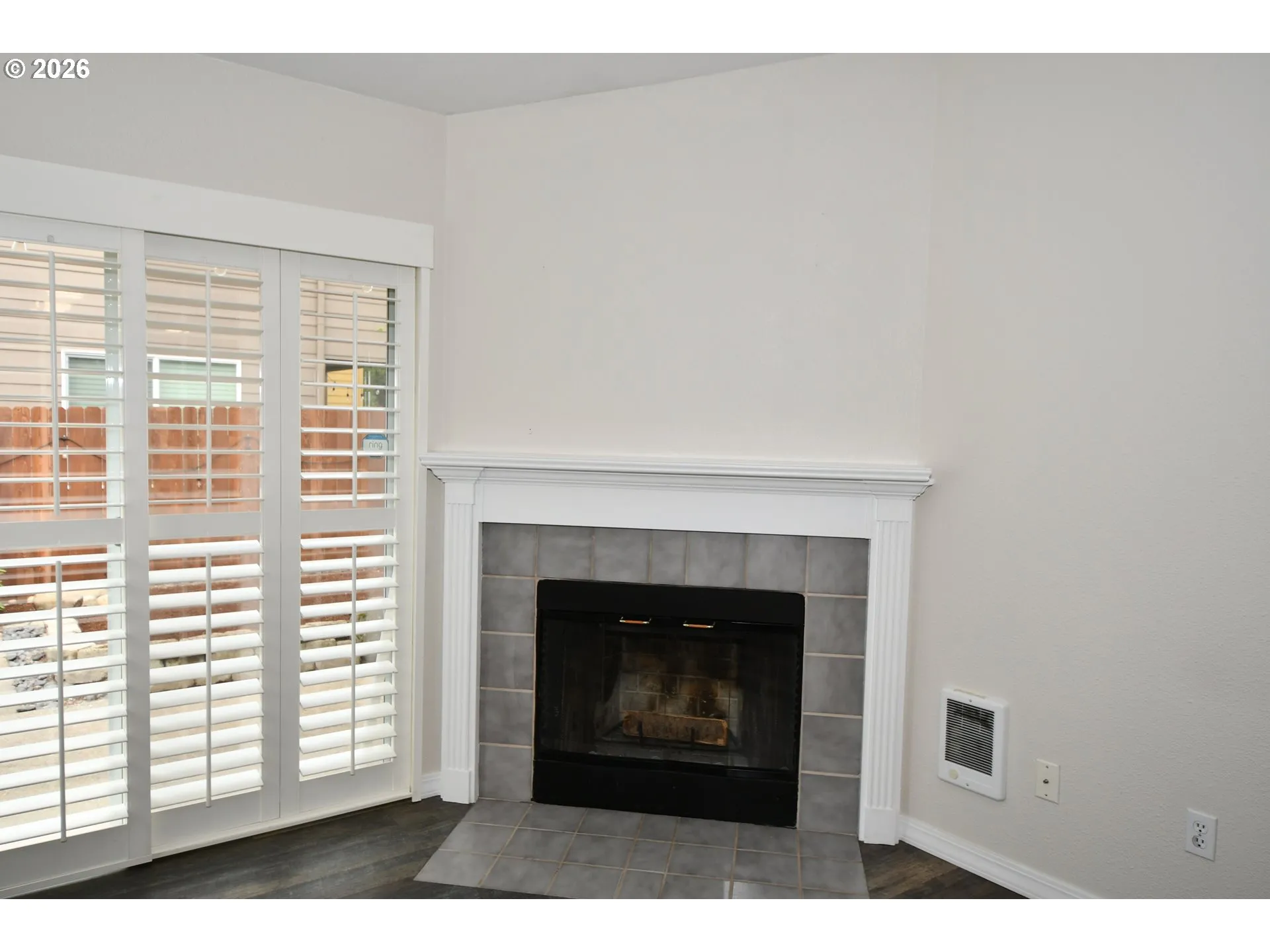 Living Room-Fireplace