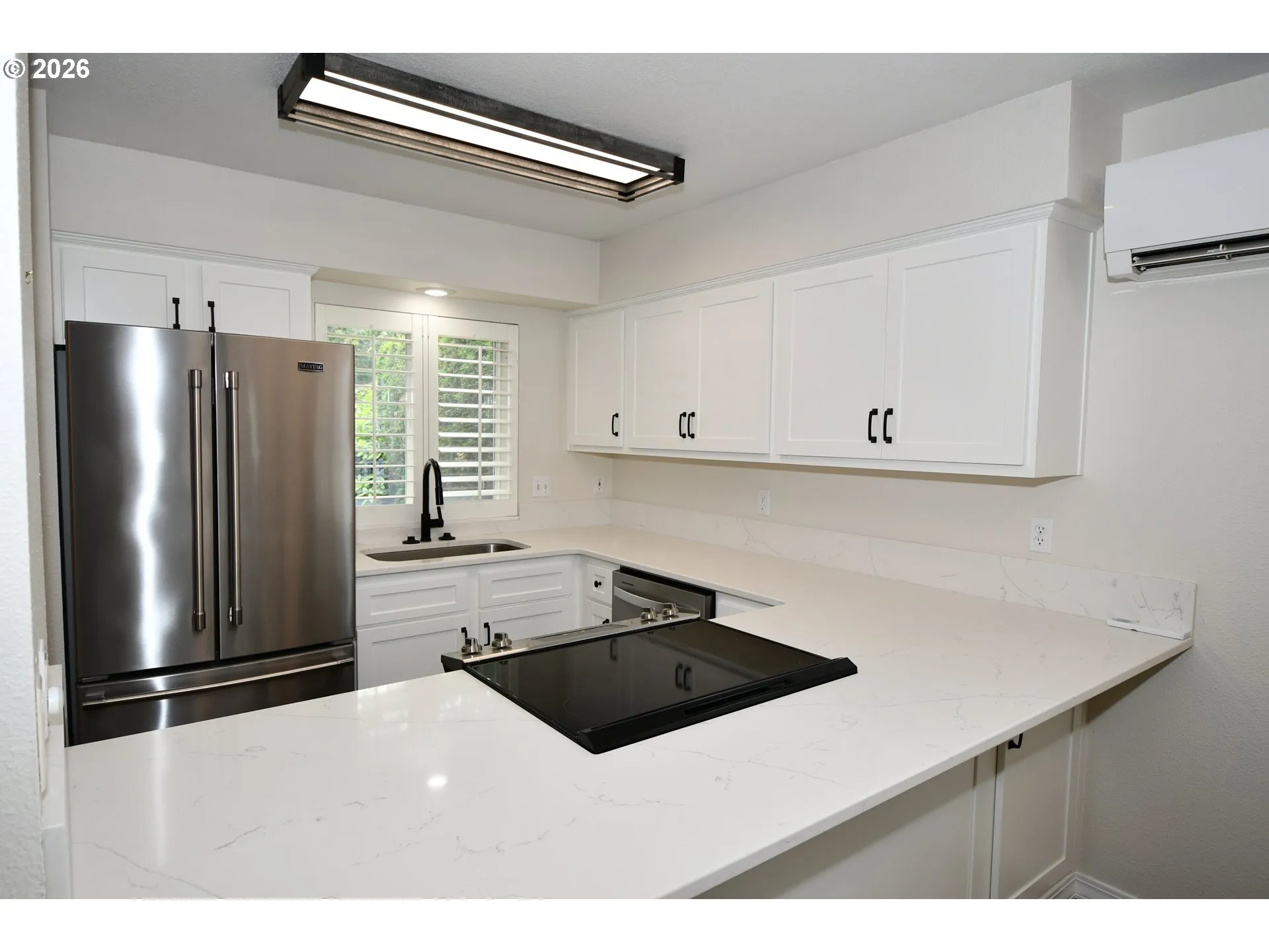 Kitchen-Breakfast Bar