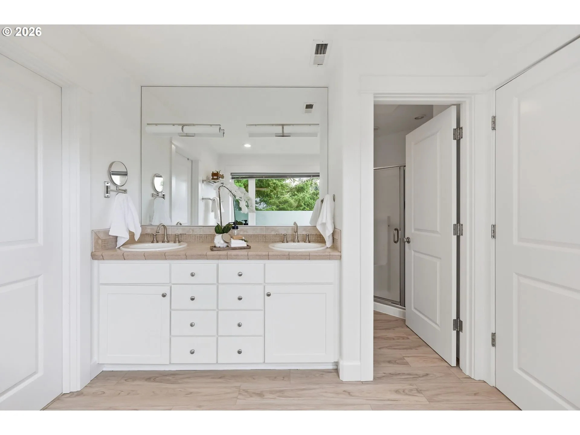 En Suite Bathroom-Upper