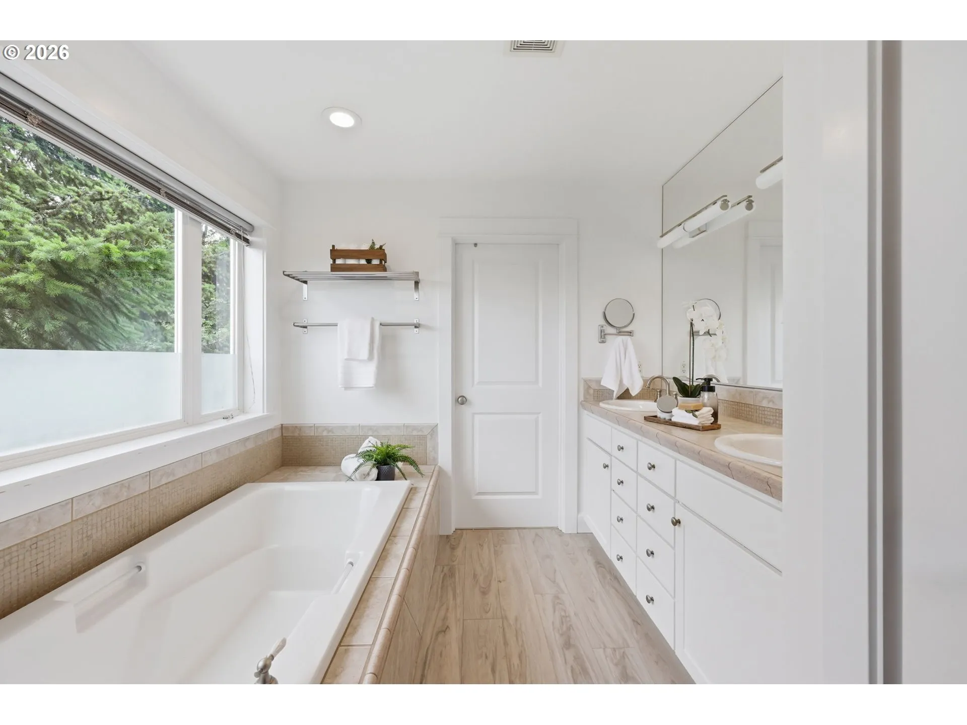 En Suite Bathroom-Upper