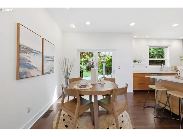 Kitchen-Eating Area