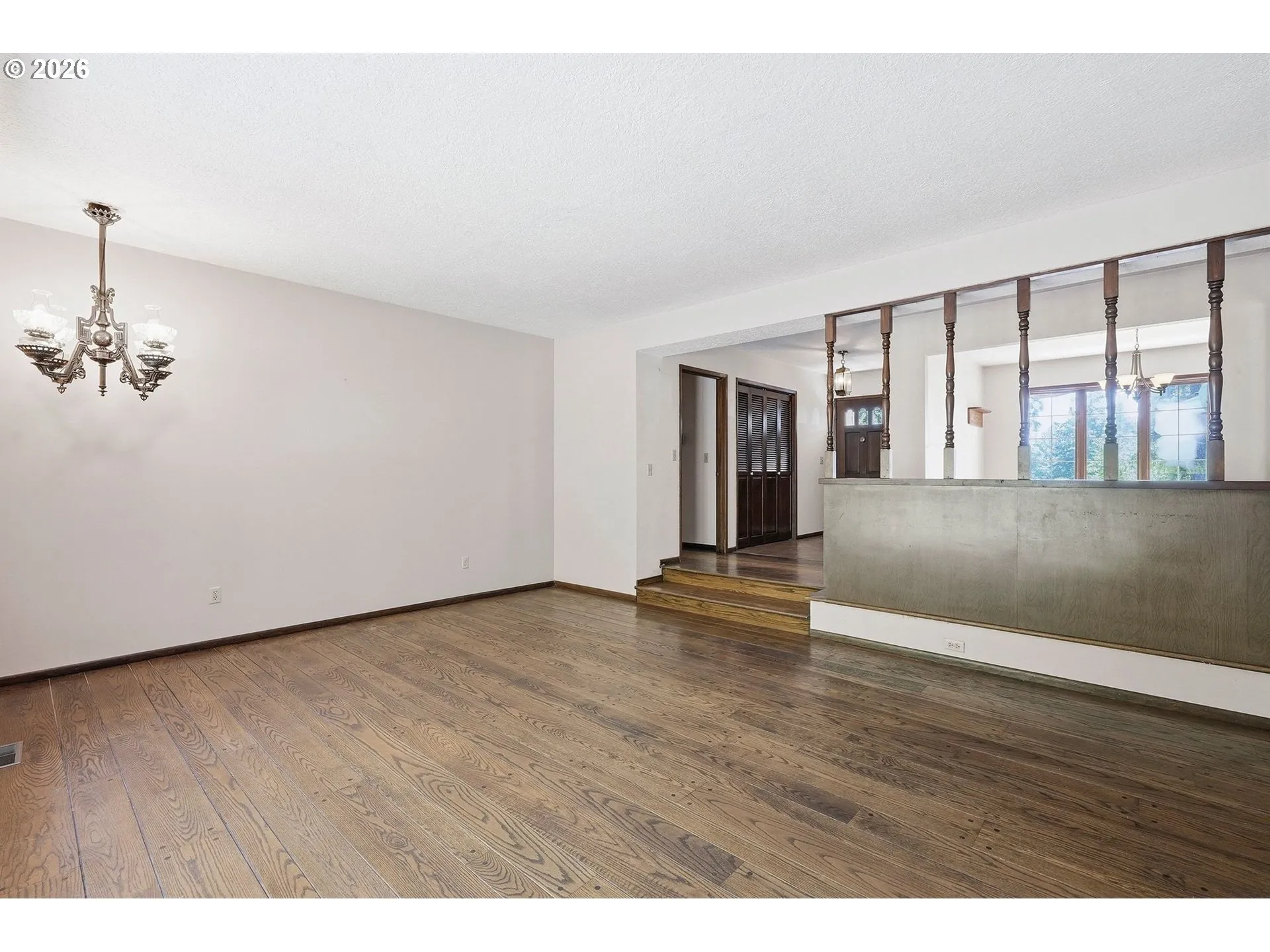 Living Room/Entrance