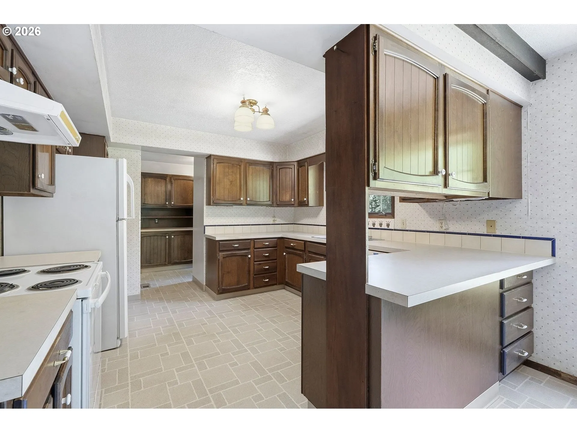 Kitchen-Breakfast Bar