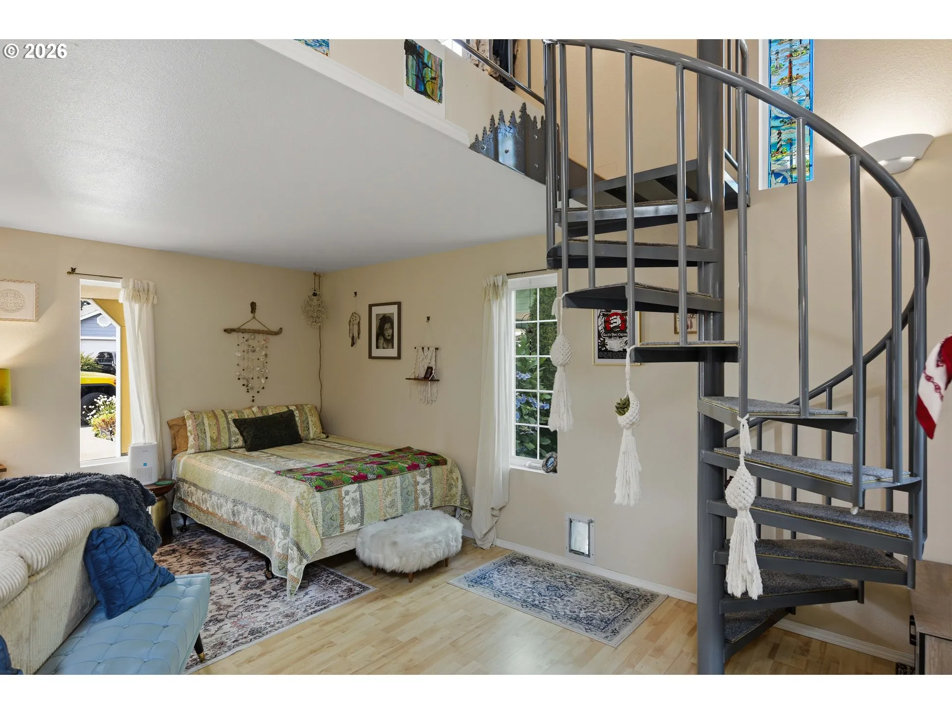Living Room-Vaulted Ceilings
