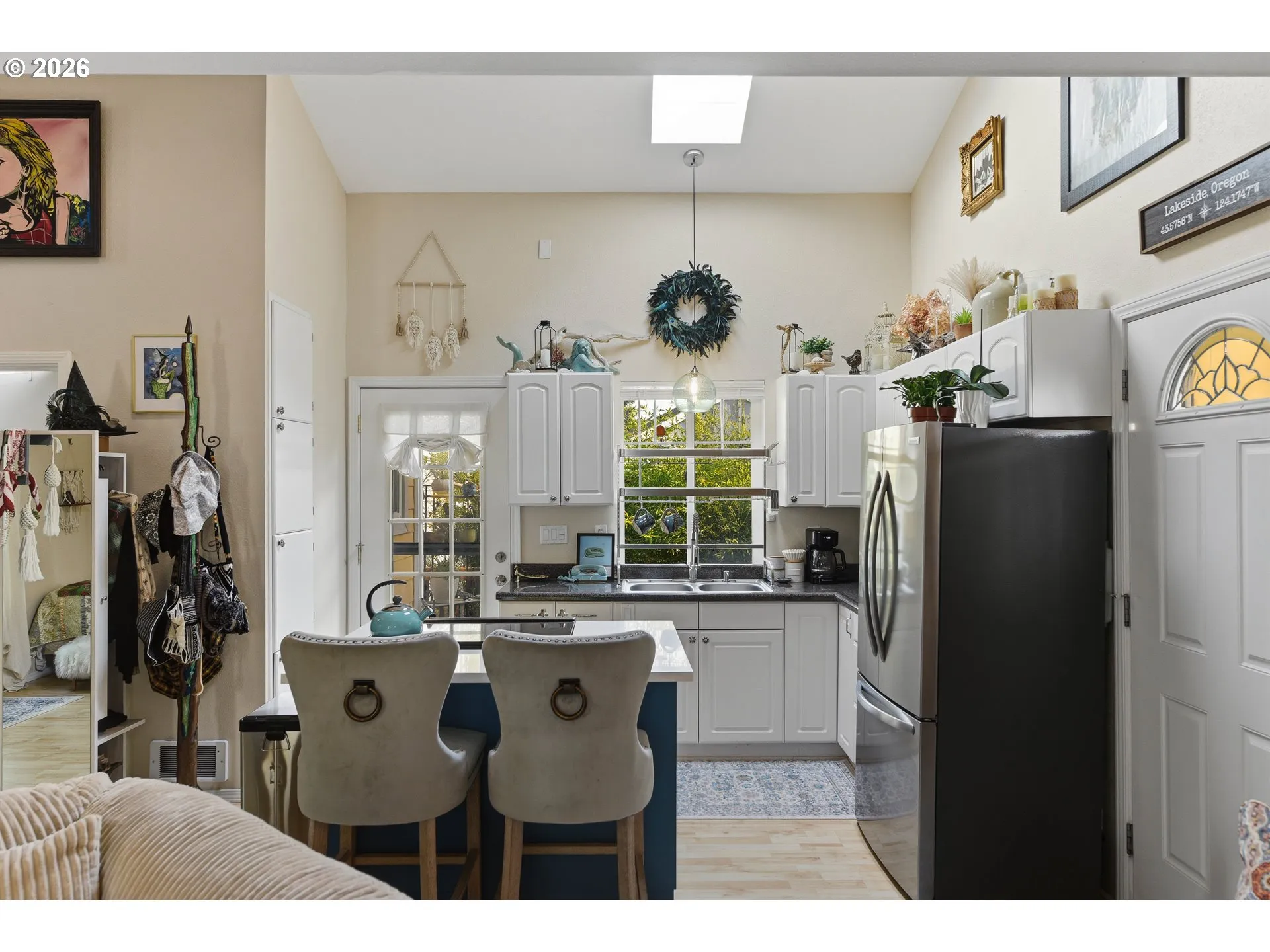 Kitchen-Breakfast Bar